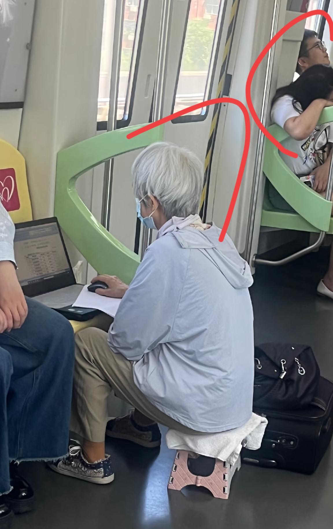 现在年轻人都这么累？