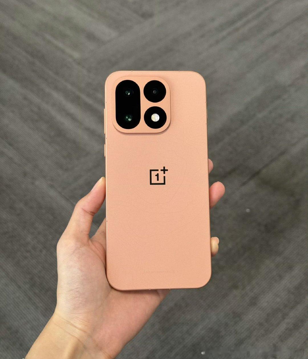 本数码控非常非常喜欢非常非常看好一加发布的全新旗舰手机OnePlus16一加16、这也是有史以来本数