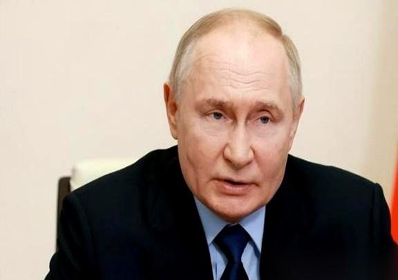 美国这一招，把全世界都给干沉默了。几千亿美金的储备，说冻结就冻结。那一刻，多少