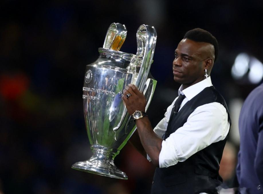 35岁的巴洛特利目前仍未找到新球队，他在接受PrimeVideo采访时表示自己