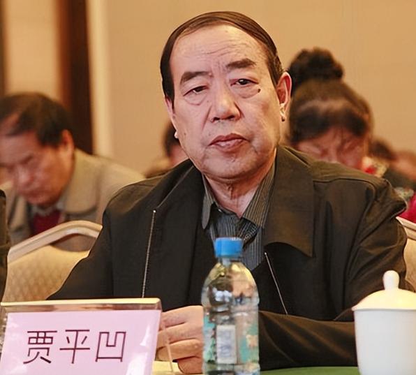 “流氓作家”贾平凹再次语出惊人，他毫不留情地指出：男人最傻的一件事，就是去贪图一