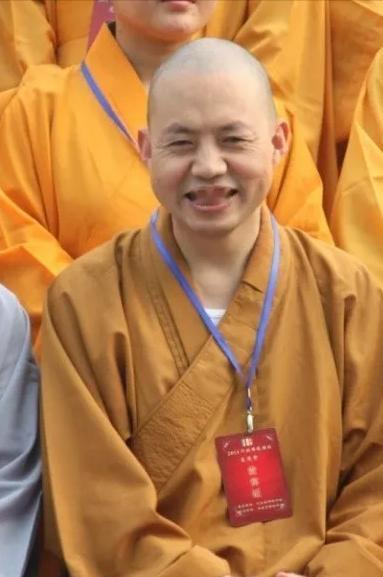 主持人窦文涛，问了延参法师一个尖锐的问题，一个和尚见到一个漂亮的女人，真的不动心