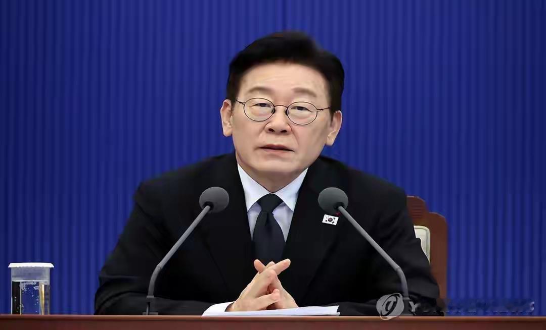 不要被眼前的现象迷惑，西方这帮领导人排队来中国，不是心甘情愿的臣服，而是被逼无奈