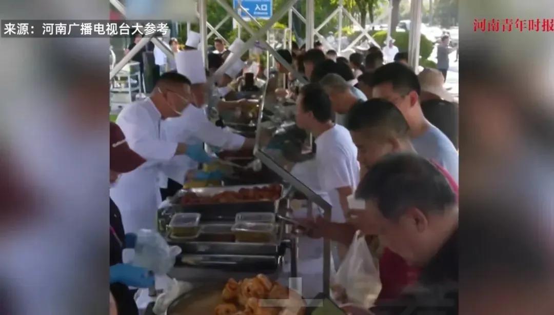 五星级酒店摆地摊，37分钟狂卖3万块！经理：不在乎别人说摆地摊掉价。郑州永和