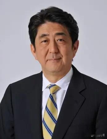 1）安倍晋三，52任首相，第90代、第96代、97代、98代首相，内阁官房长官—