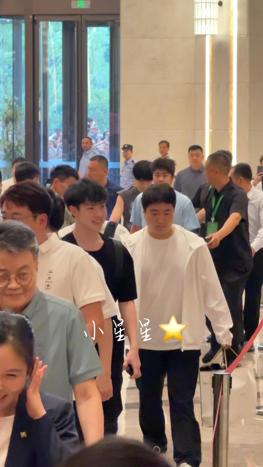 山东魏桥集体到山东绉平，大部队！林昀儒，黄友政，梁靖崑，于子洋，曹巍，王楚钦