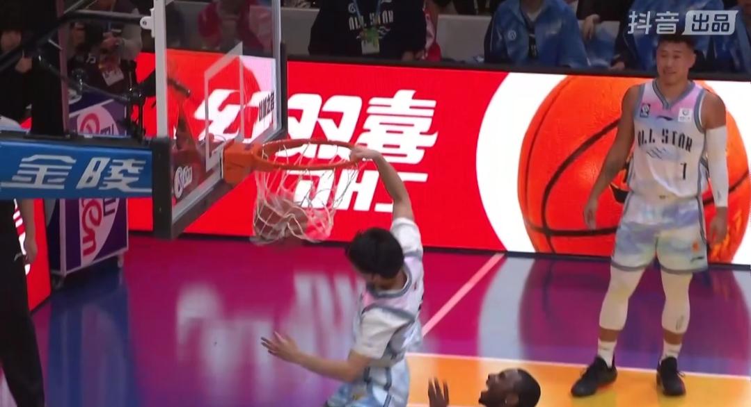 CBA全明星赛结束，最终南区明星队以161:147击败北区明星队，徐杰以35分获