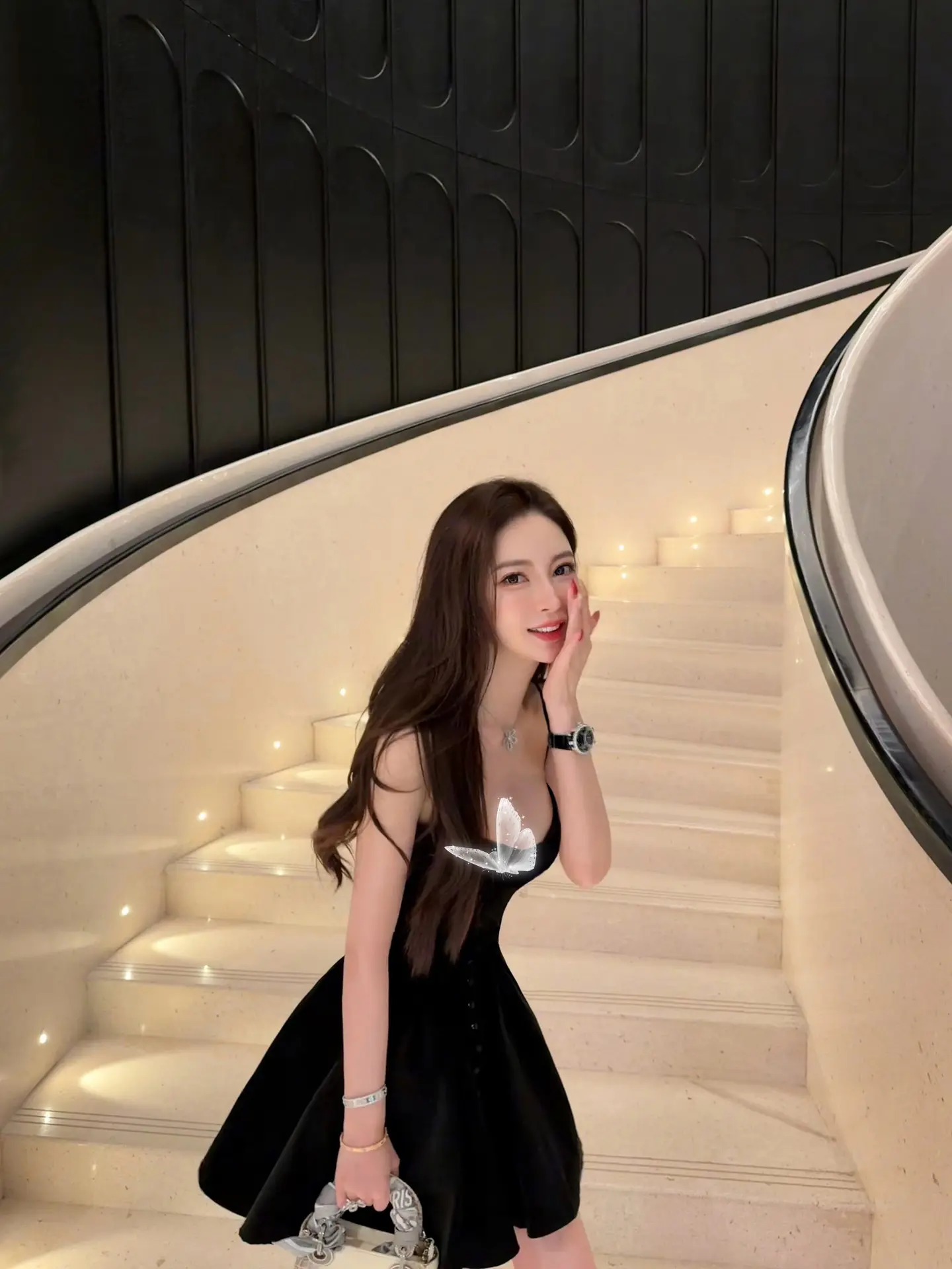 我一直都觉得宇宙 命运在奖励我 很多小时候想过的事情 梦想的事情 都成真了🖤✨