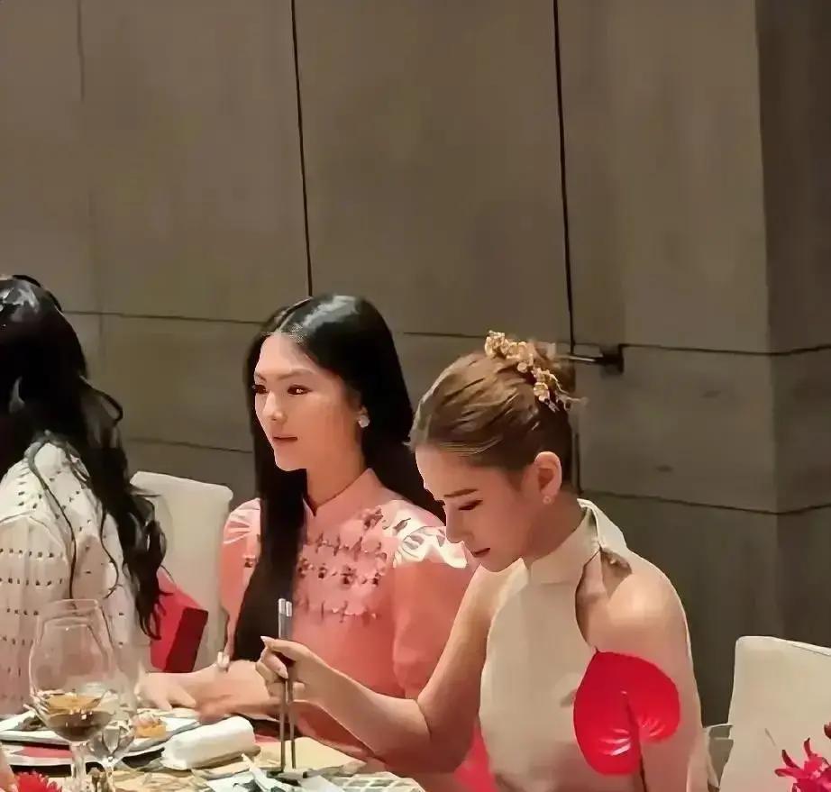 15岁C位背后，藏着教育暗战王诗龄站糖心旦晚宴C位，热搜爆了。有人酸