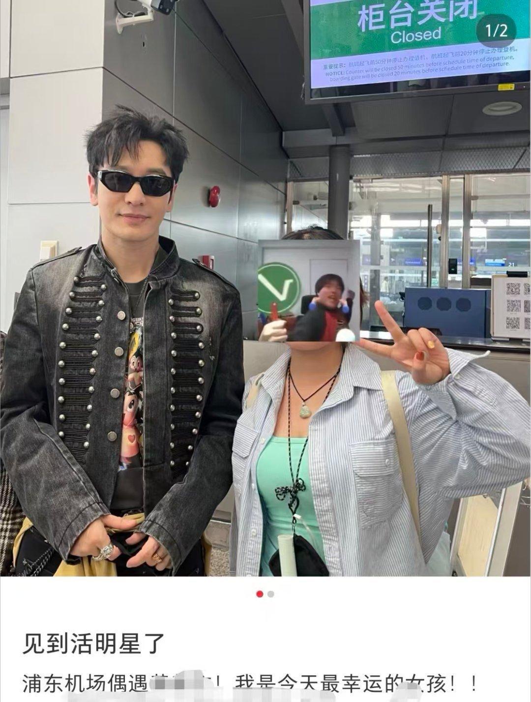 黄晓明拖着黄晓明走上海机场偶遇黄晓明别人拖箱是赶路，晓明拖箱是行为艺术。行李箱