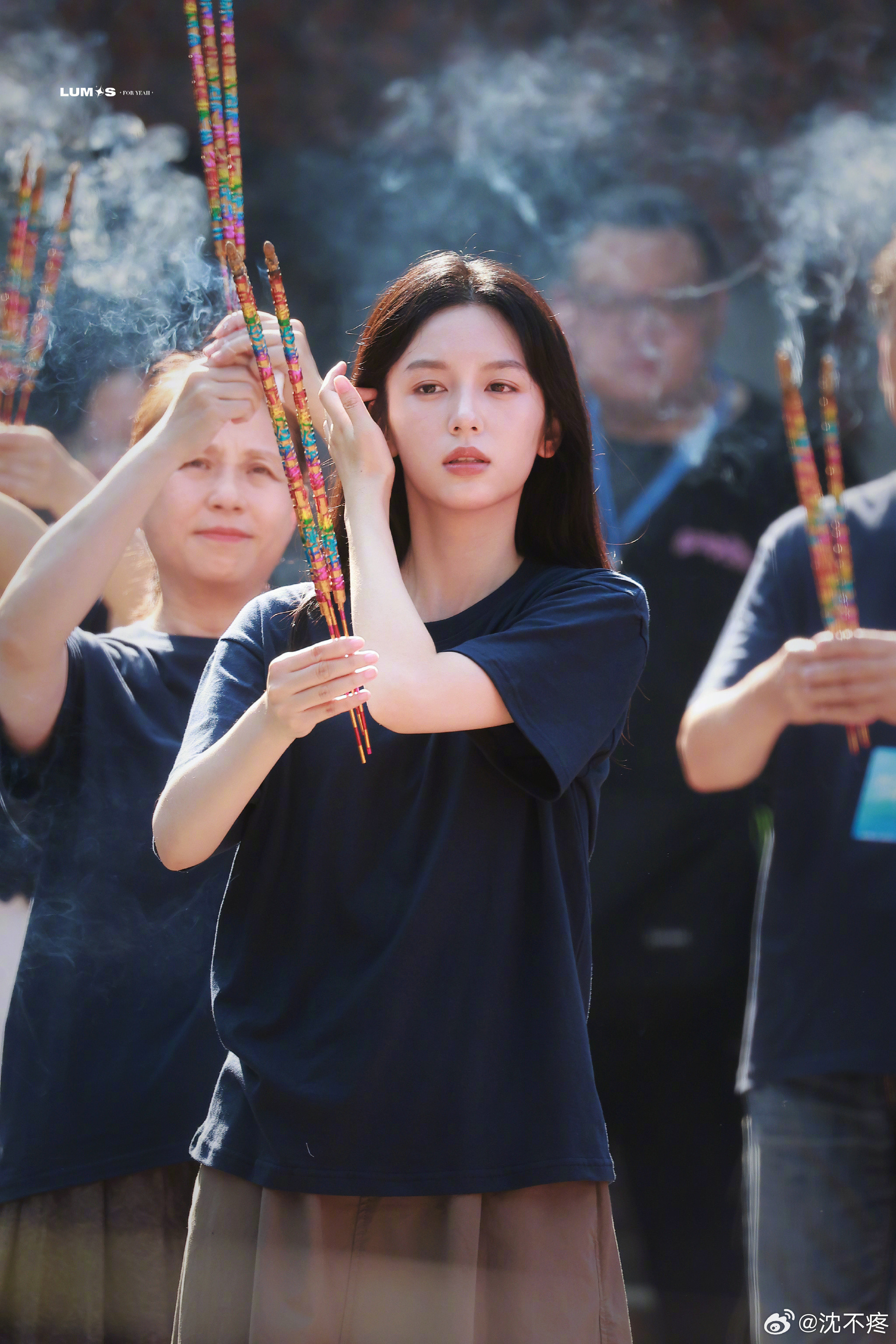 周也参加开机和剧本围读，洗把脸就去了，这皮肤真好啊