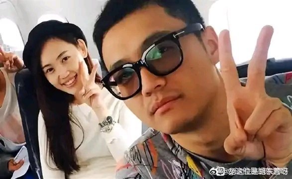 【十年后王宝强马蓉宋喆杨慧的现状】2026年8月17号晚上，山东烟台，一个连招牌都快掉漆的大排档。啤
