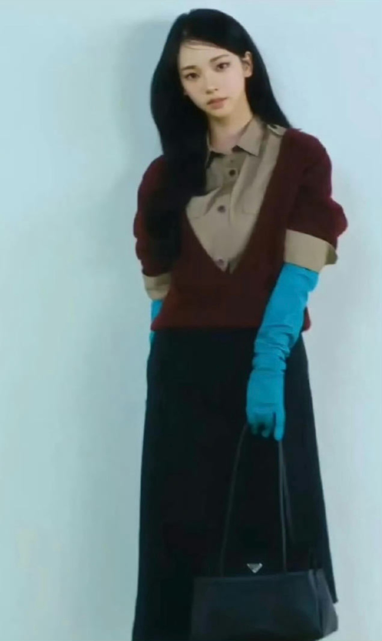 这个撞衫也输了，图一表情和仪态怎么那么拘谨