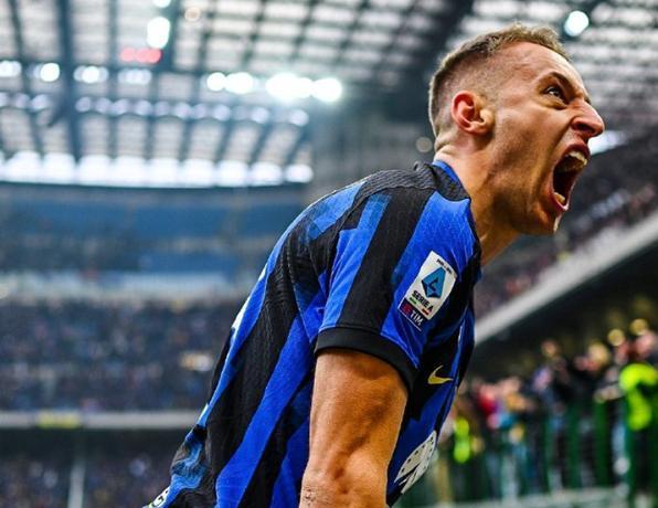 国米更衣室传出的消息：弗拉泰西的下一站，不是尤文。教练组的笔记本上，他的战术图