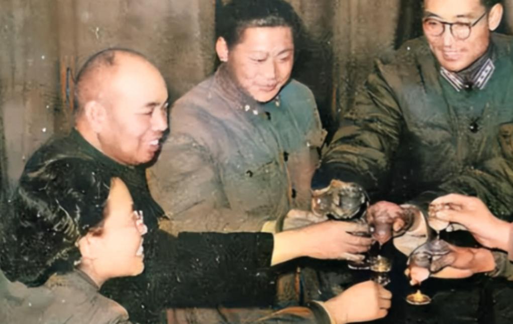1955年，许世友喝得正高兴时，接到了北京打来的电话，他显得有些不悦，冷冷地说：