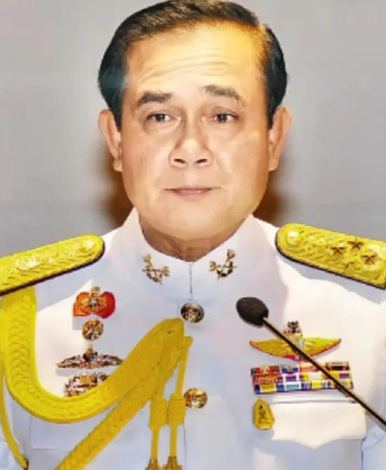 泰国果然没有放过柬埔寨，8月5日，泰国起诉柬埔寨，要求赔偿。 泰国总理府发言