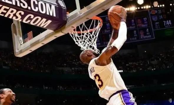 13投11中，詹姆斯用完美发挥击碎质疑！小李受伤所有人都看轻湖人，以为球队要急转