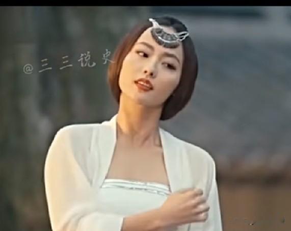 羊献容一个绝世美女却嫁给了一个傻子，她贵为皇后，每次侍寝却要面对傻子一般的司马衷
