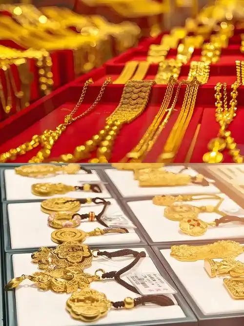 8月底买金的人，现在每克亏了一百多。 9月16日周生生、周大福、老凤祥足金饰