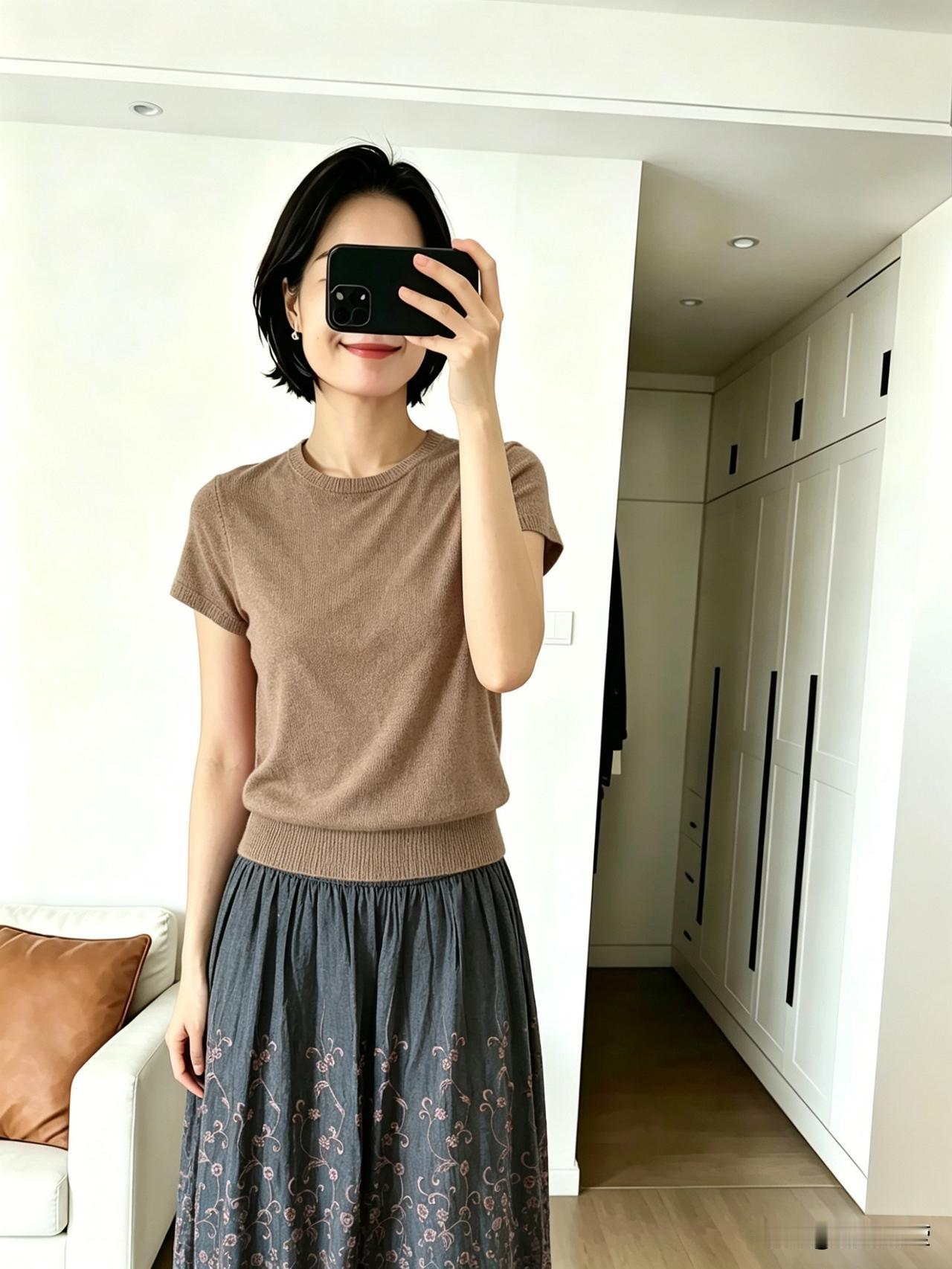 压箱底20年的裙子翻出来，楼下小店80块买了件小衫搭上，姐妹们看值不值？收拾