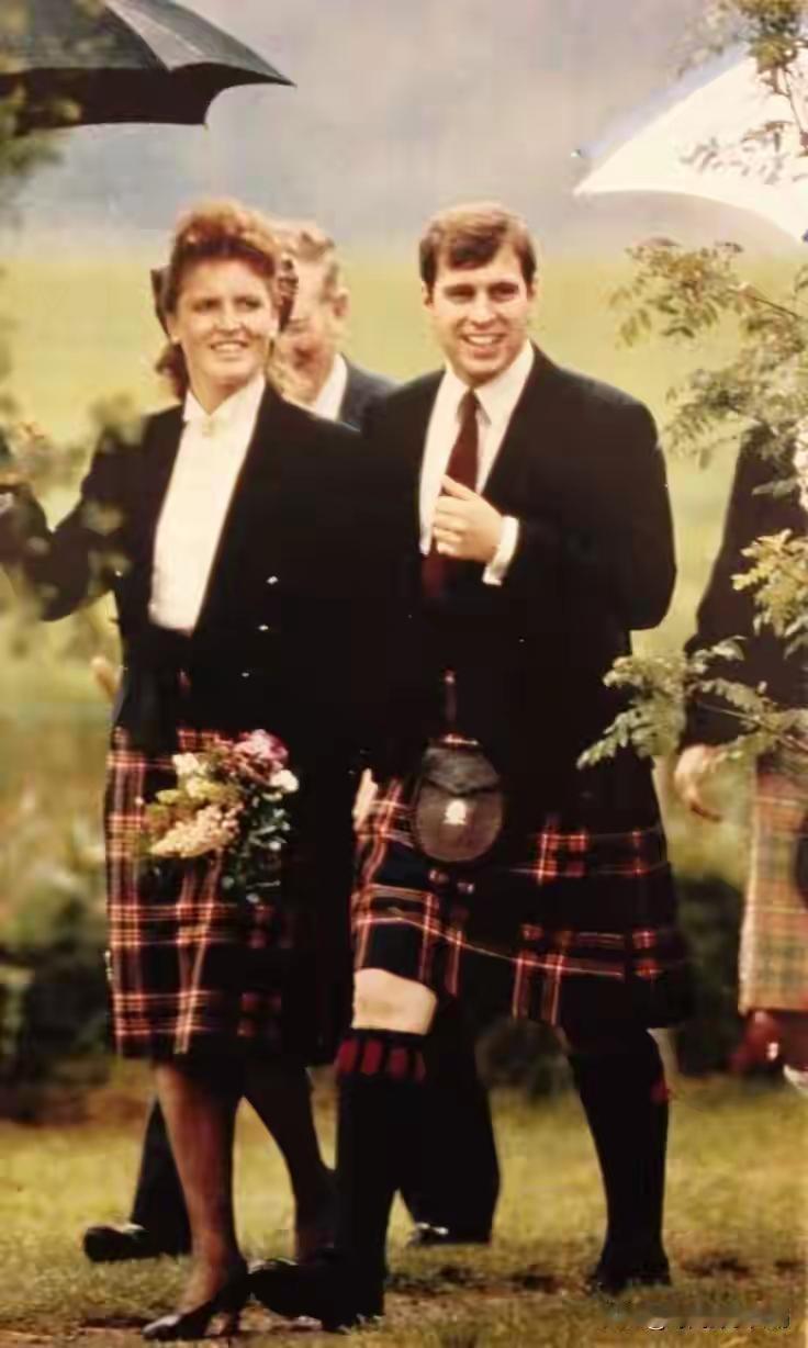 安德鲁王子前妻不漂亮，以为他不是个好色之辈，没想到当年40岁的他却性虐待了才17