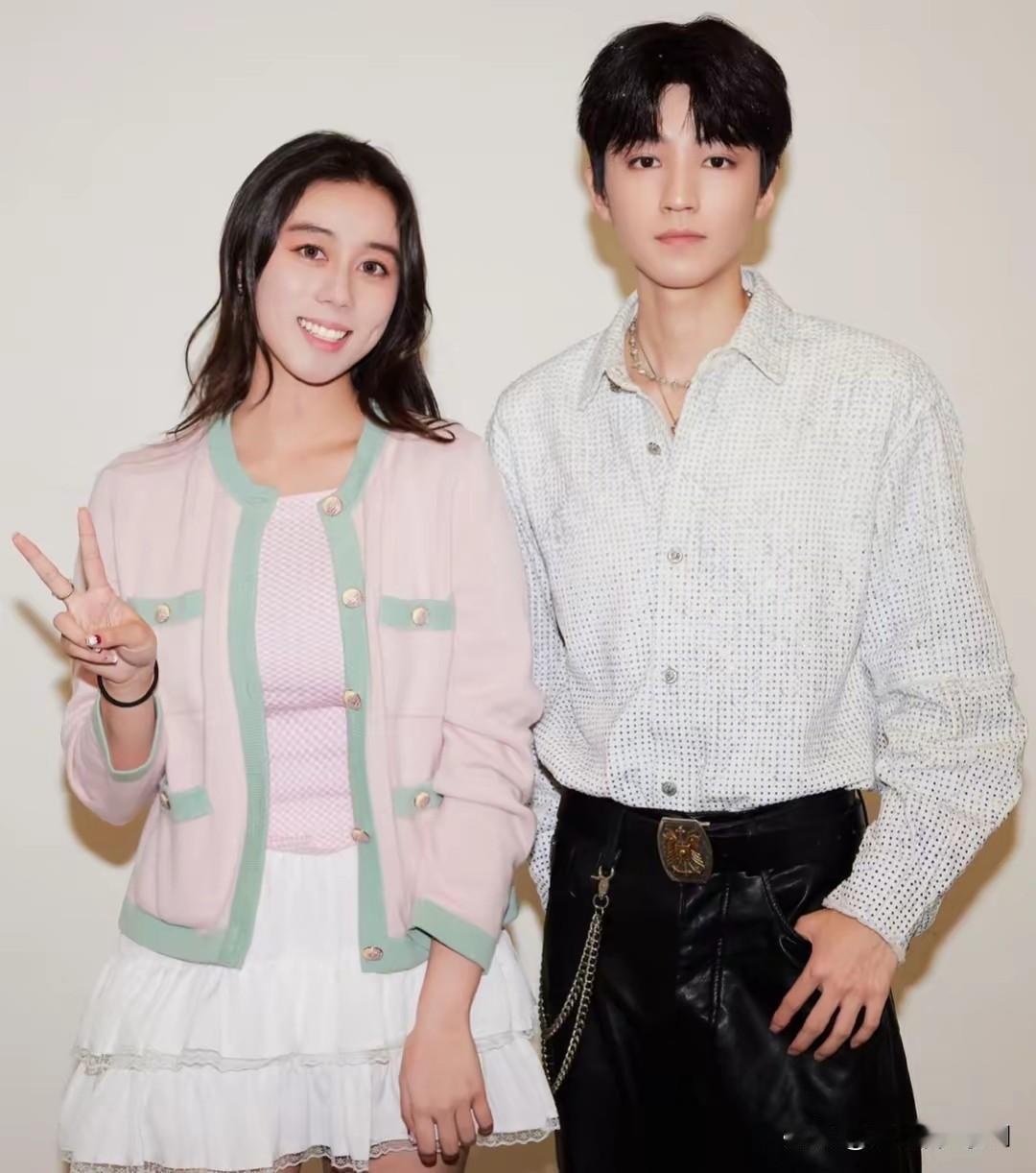 劝王俊凯跑快点吧！离她远点！不要轻易招惹何超欣免得祸事上身何超欣对都王