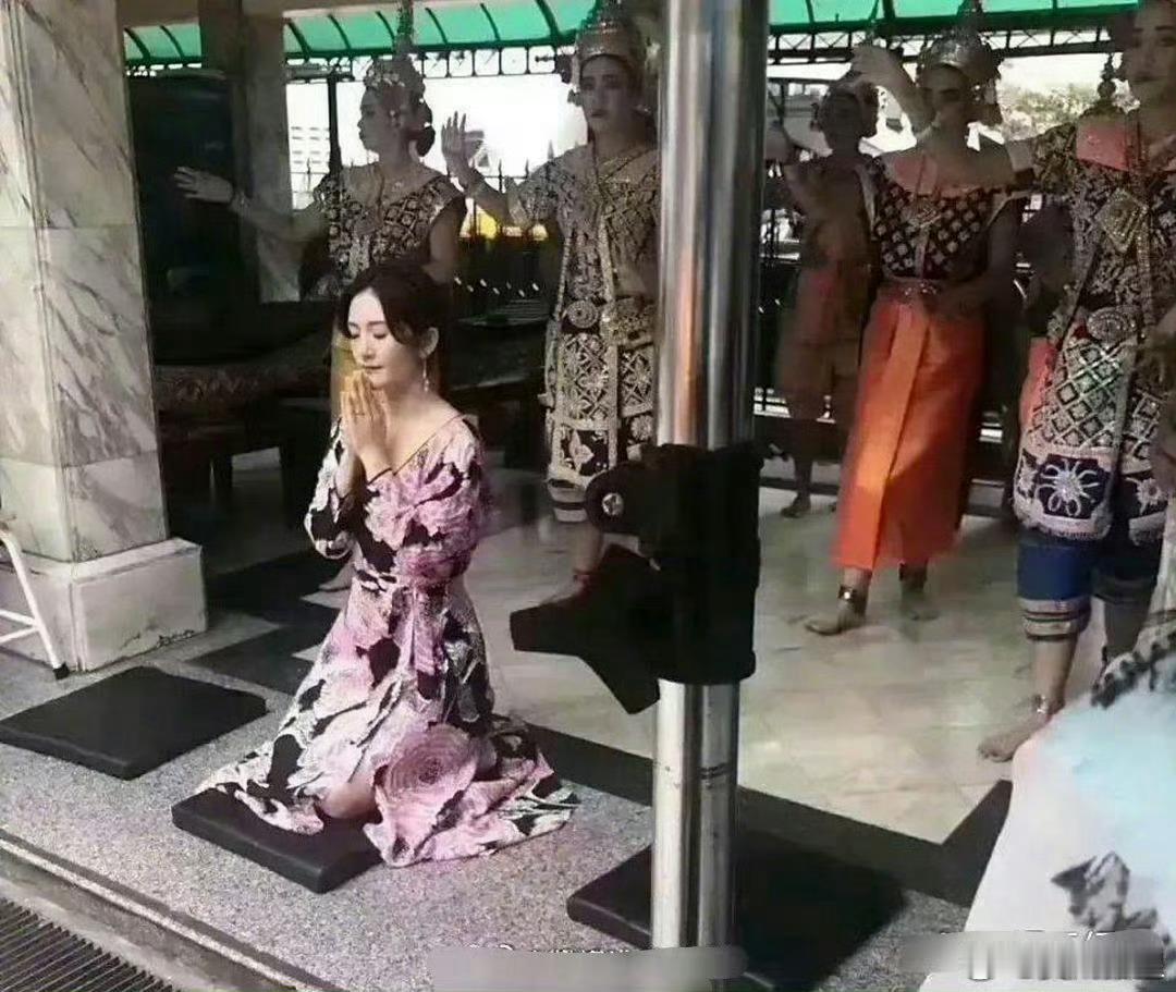 夫妻俩身价早就过亿了吧，她到底还缺什么，还在求什么呀