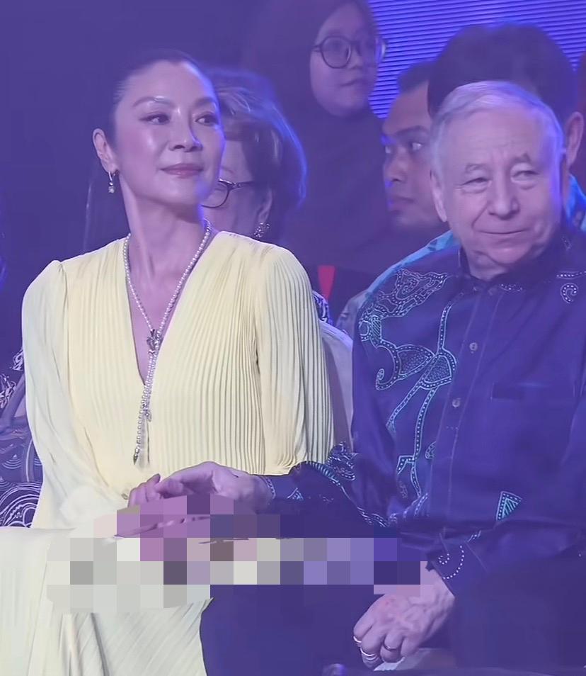 63岁的杨紫琼和她79岁的法国老公。59岁的巩俐和她77岁的法国老公。我有