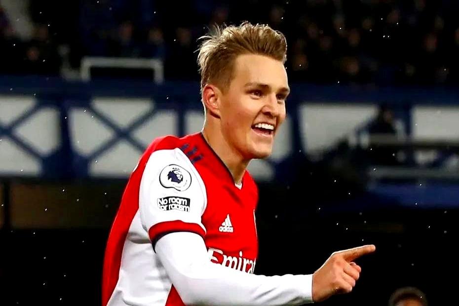 英联杯首回合，阿森纳3-2干翻切尔西，评论区却围着队长厄德高开喷。数据扎