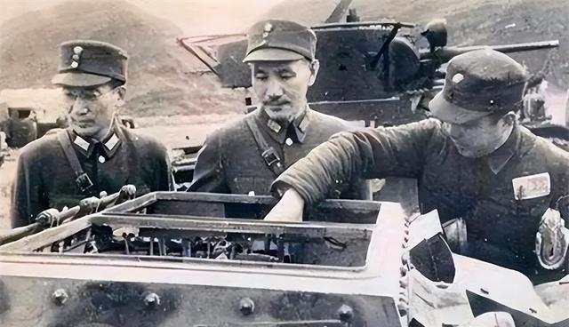 1949年一国军军长意外被俘，他本要自杀了断，但想起自己一脸麻子，好不容易娶了个