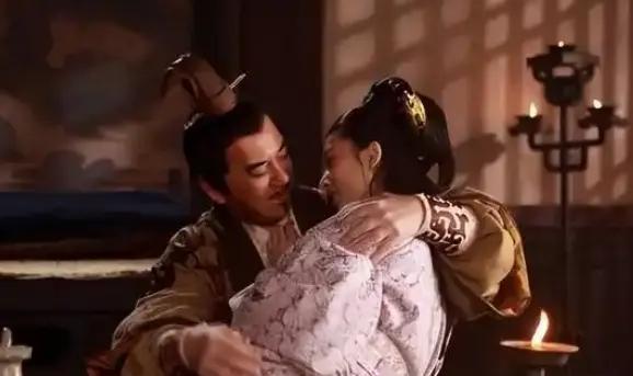 公元前199年，刘邦路过女婿封地，看上了女婿的一位美人。女婿赶紧双手送上。第二年