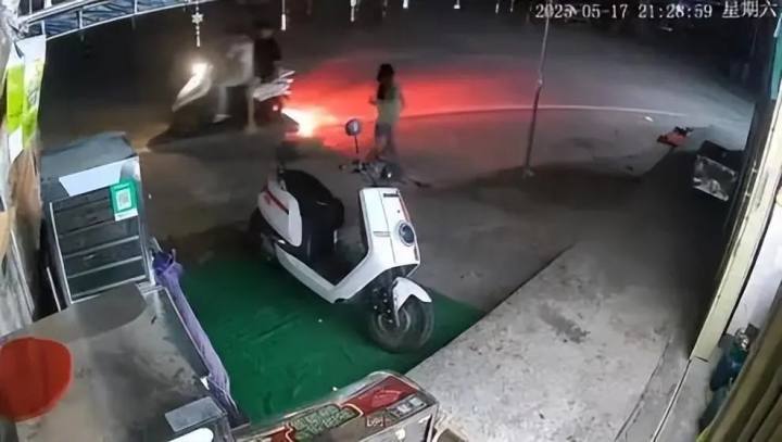 网传两名飞车党追幼儿园女孩, 警方通报