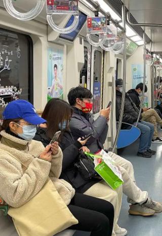 一名美国网友曾发帖：我刚在中国待了两周。起初我以为我们完蛋了，但是当我回到美国之