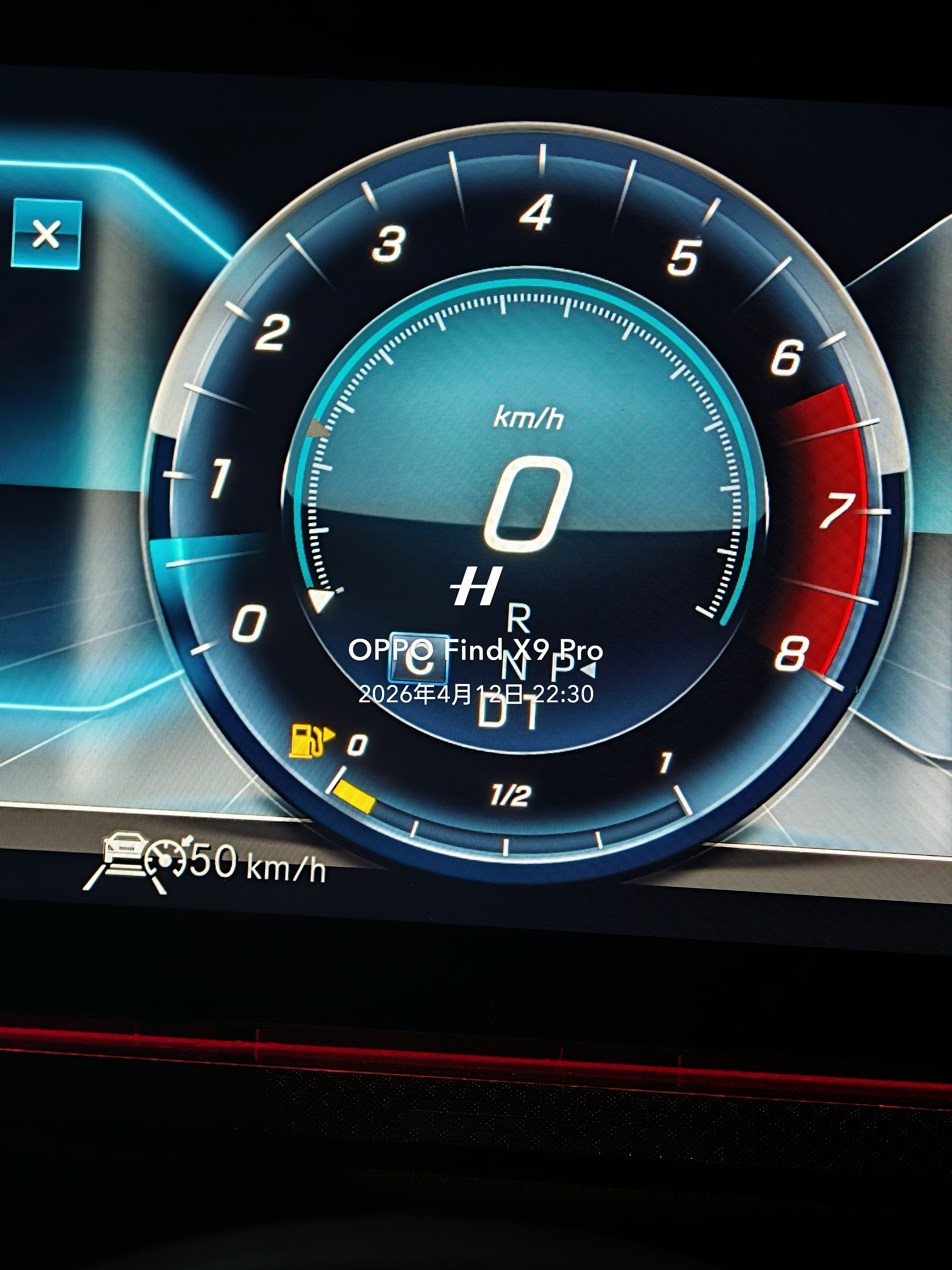 油价飞涨教你如果开出黄金右脚，大V8平均11L非常低了，轻油门轻刹车，尽