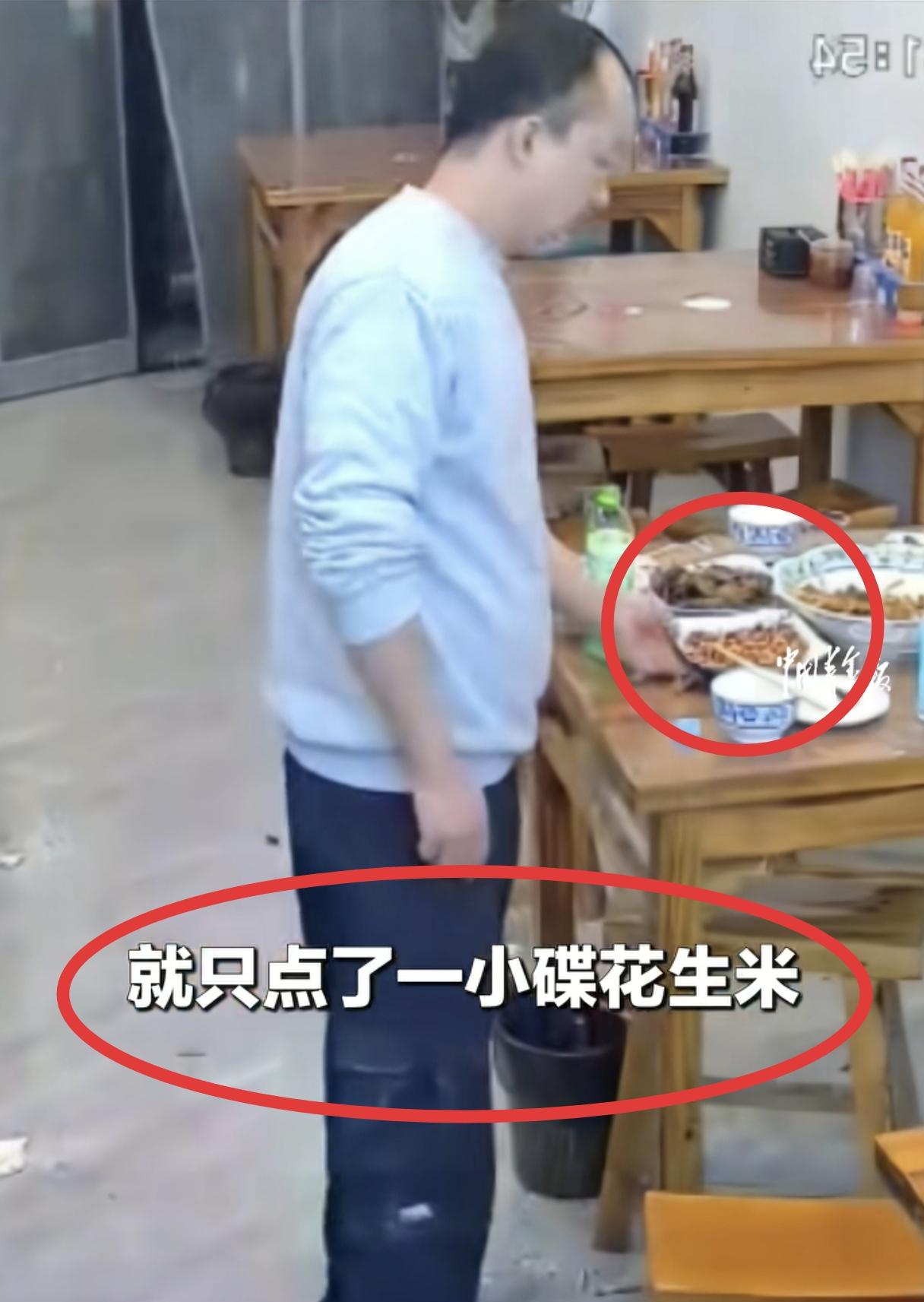 破防。河南，餐馆里一桌客人吃完离开后，桌上剩下2盘没怎么动过的肉菜。老板看着隔壁
