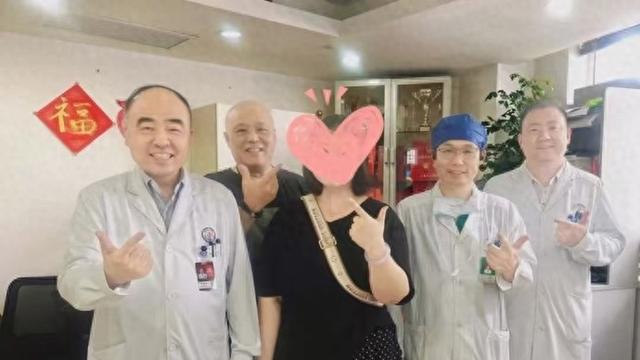 在长征医院实施的世界首例“换颈术”, 患者已健康存活8年