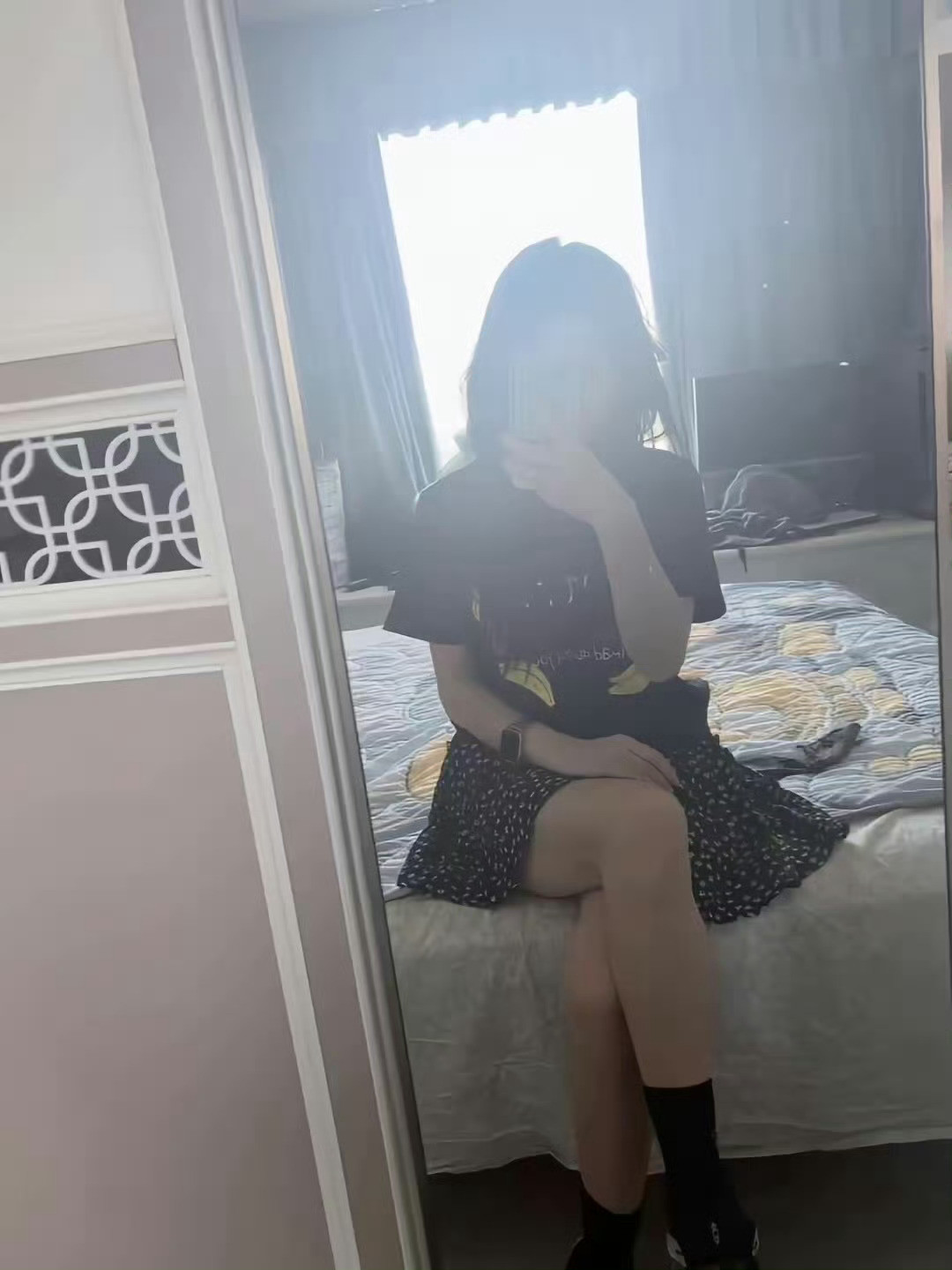 谁能帮我把镜子擦一擦​​​​​​