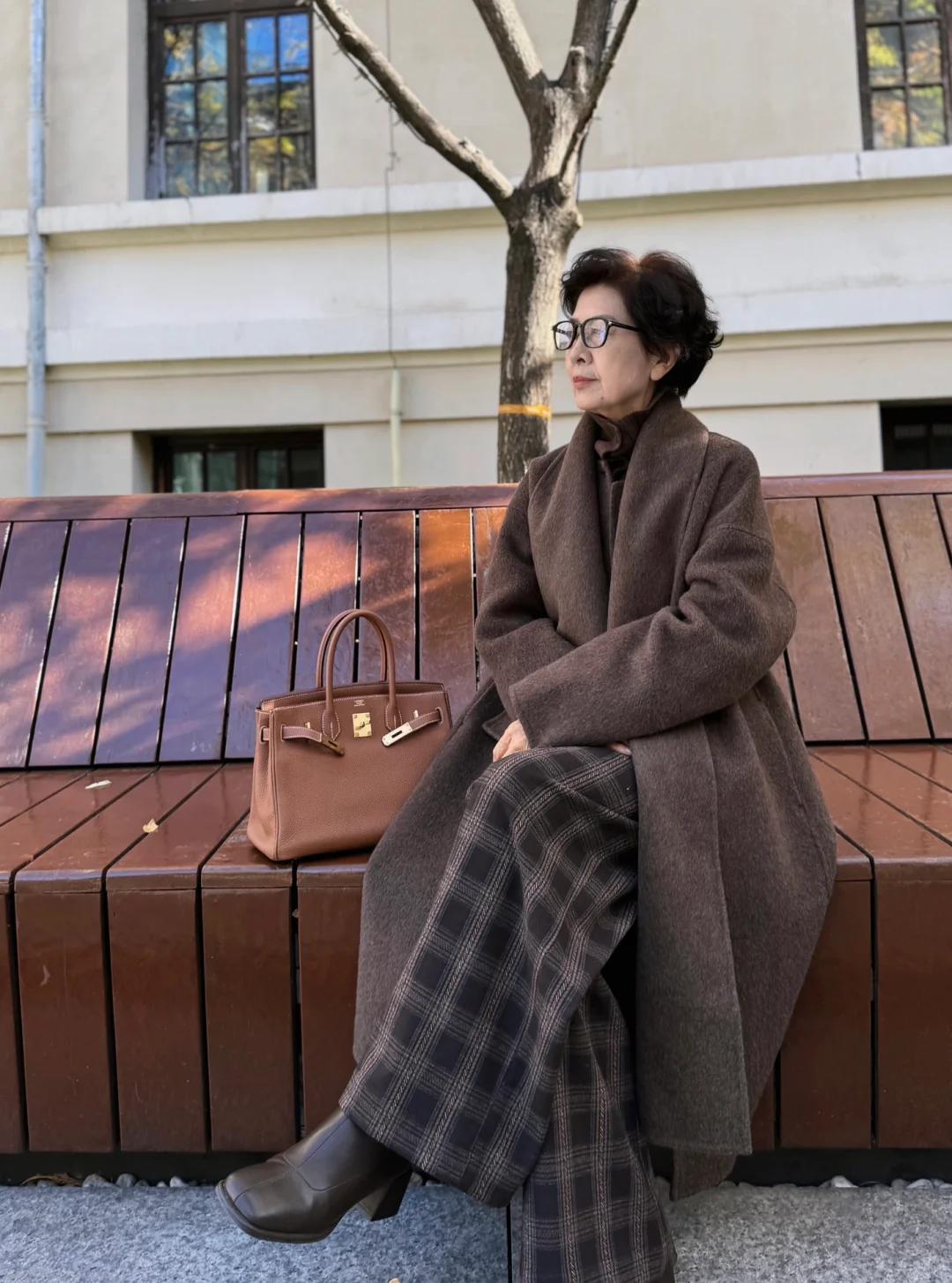 67岁，邂逅美拉德色系的冬日浪漫今日分享67岁博主西西姥姥的私服穿搭，女人年