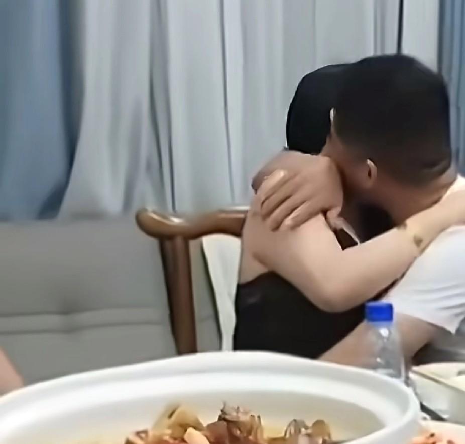 长沙同学会炸裂三观！视频被传上网，都是有家庭的人了，也不嫌害臊。当事人的信