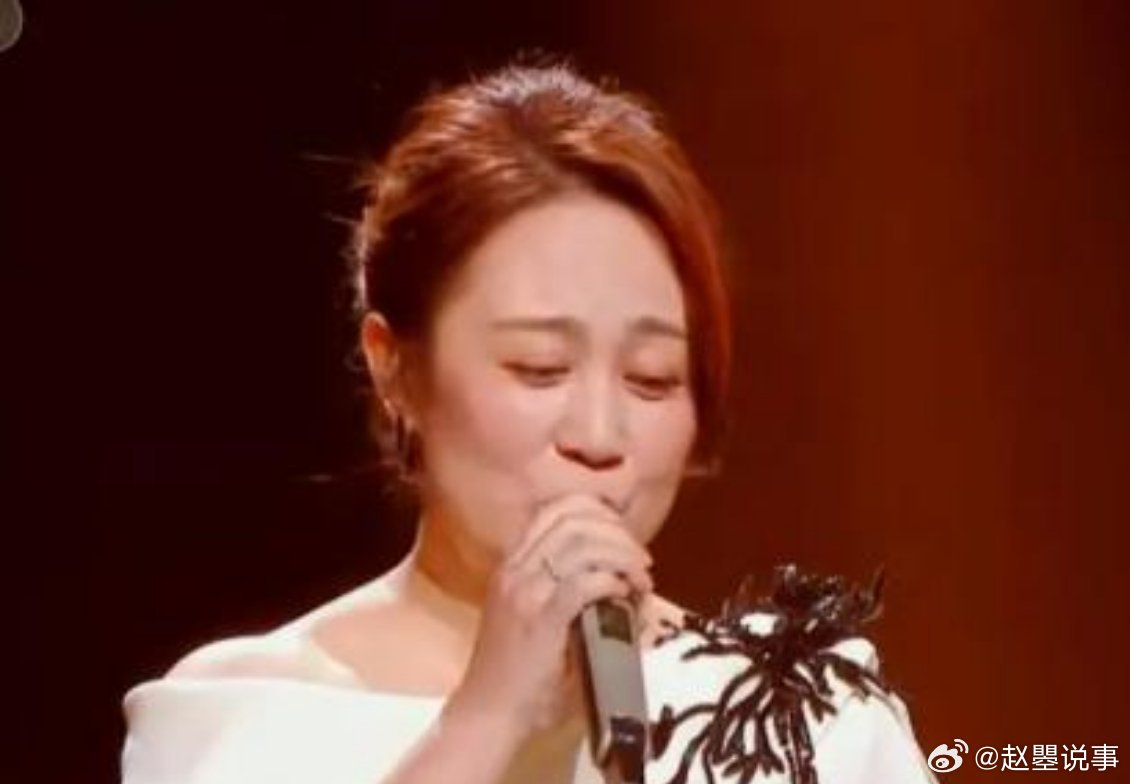 湾区晚会假唱名单炸了！近20位演员全被挂上热搜看出来规律了吗？清一色全是演员。说白了，这台晚会把“跨