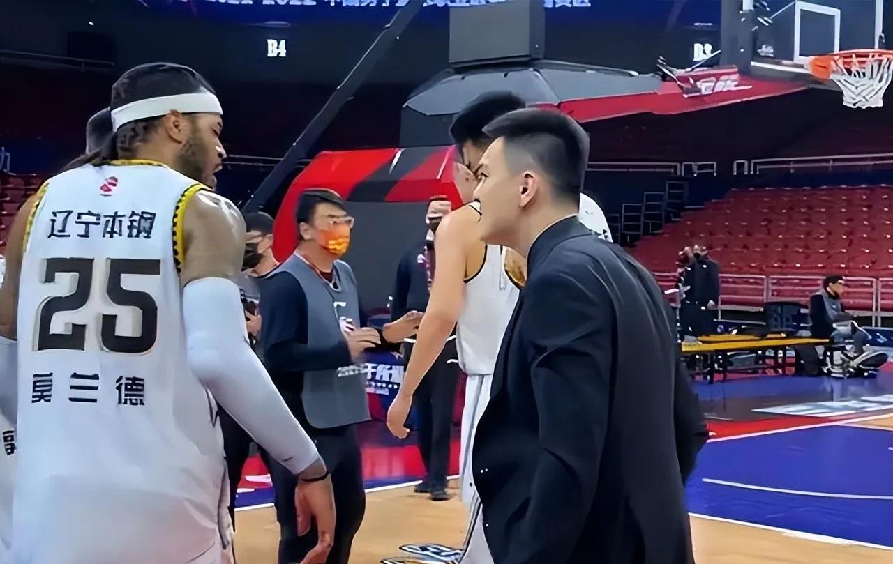 莫兰德后悔不已！老莫:杨导你这是玩哪一出啊？这球还能打吗？我可丢不起这脸。杨