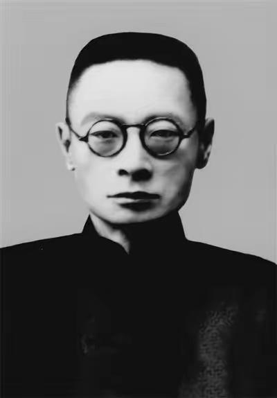 1937年，北大教授刘文典被日本人抄家，旁边翻译官朝他喝道：太君问你话，你怎么不