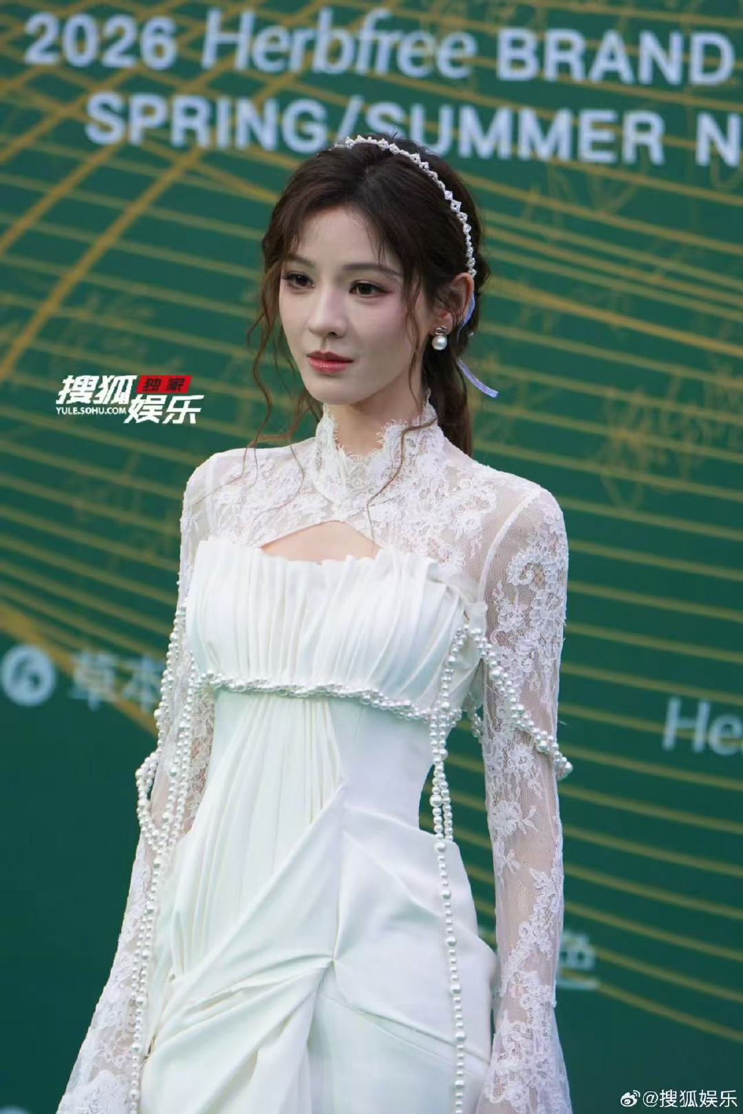 张予曦法式珍珠蕾丝长裙张予曦珍珠蕾丝长裙张予曦法式珍珠蕾丝长裙