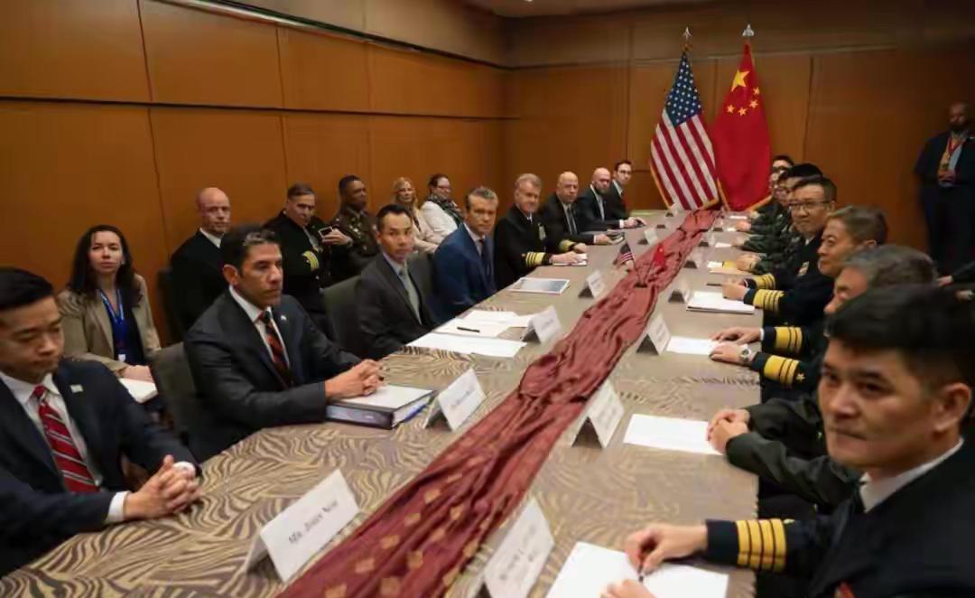 中美两军密会后仅1天，中国再次见识到了，特朗普不顾后果的疯狂中美两军刚在华盛