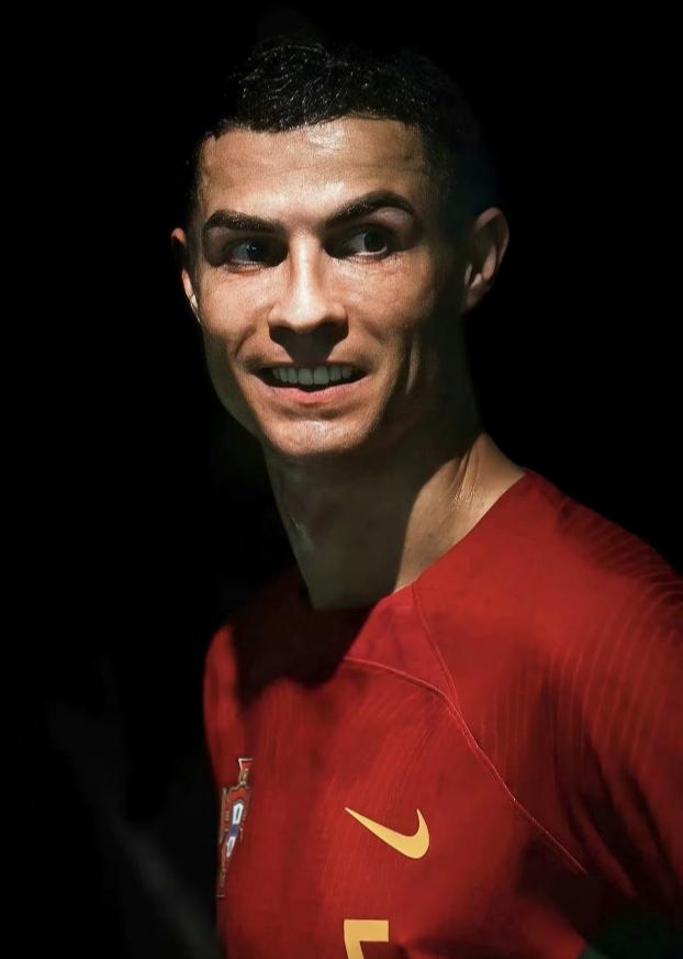 若论足坛巨星与名帅之间的化学反应，C罗与穆里尼奥在皇家马德里的那段黄金岁月，无疑