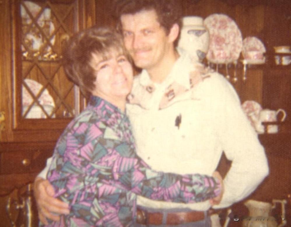 1963年，美国长岛，一个韩战老兵说出门买烟，从此人间蒸发，妻子告诉四个孩子：别