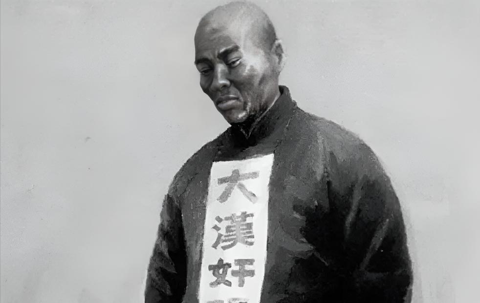 1951年，一名86岁老人被执行枪决。大连劳动公园后山的万人围观现场里，有人