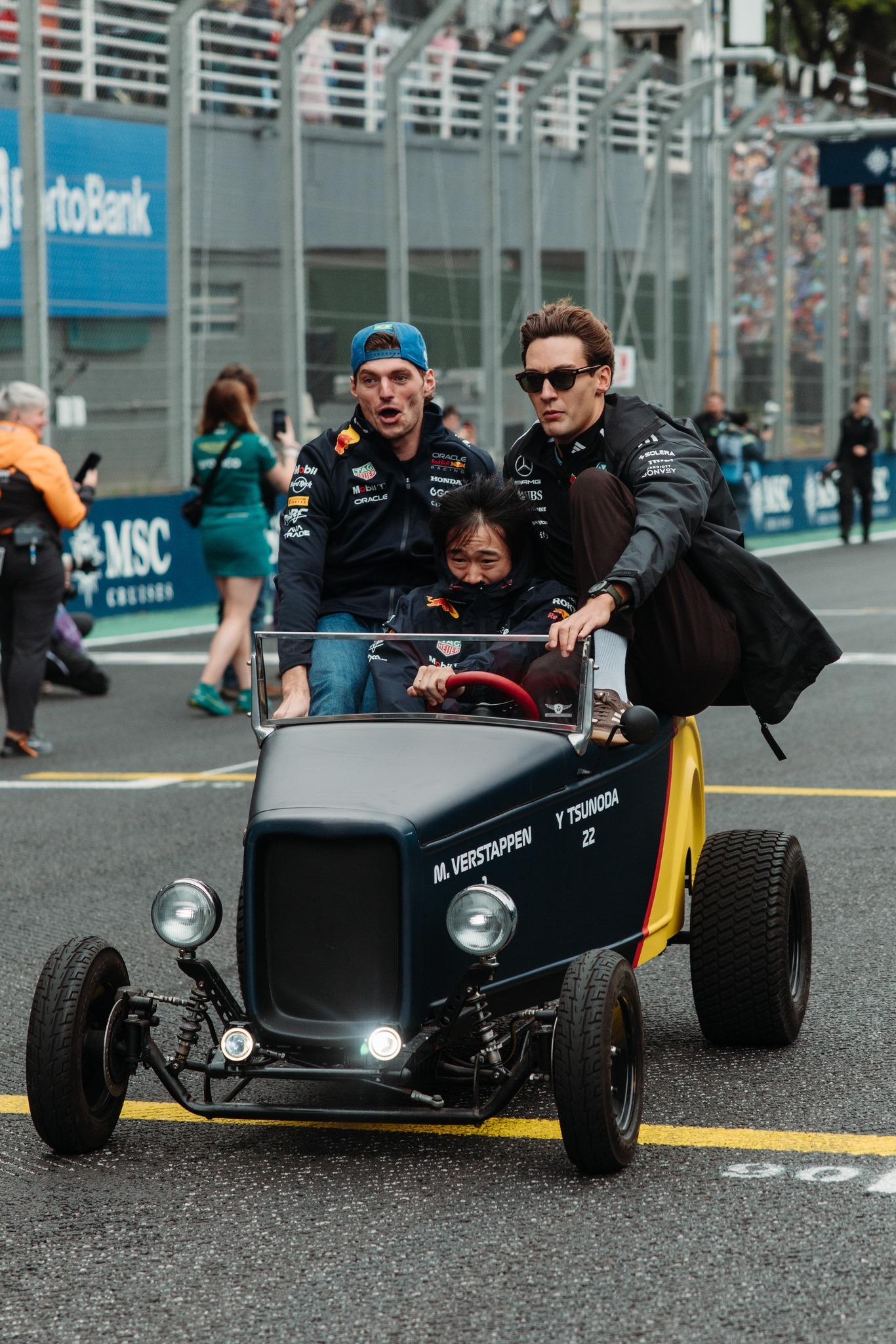 F1车手们挺会玩儿啊…[捂脸哭]​​​