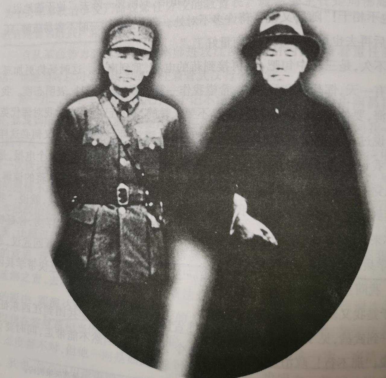 张治中担任侍从室主任，有一次某战区送来作战计划，厚厚一大本，侍从室有位组长认为应