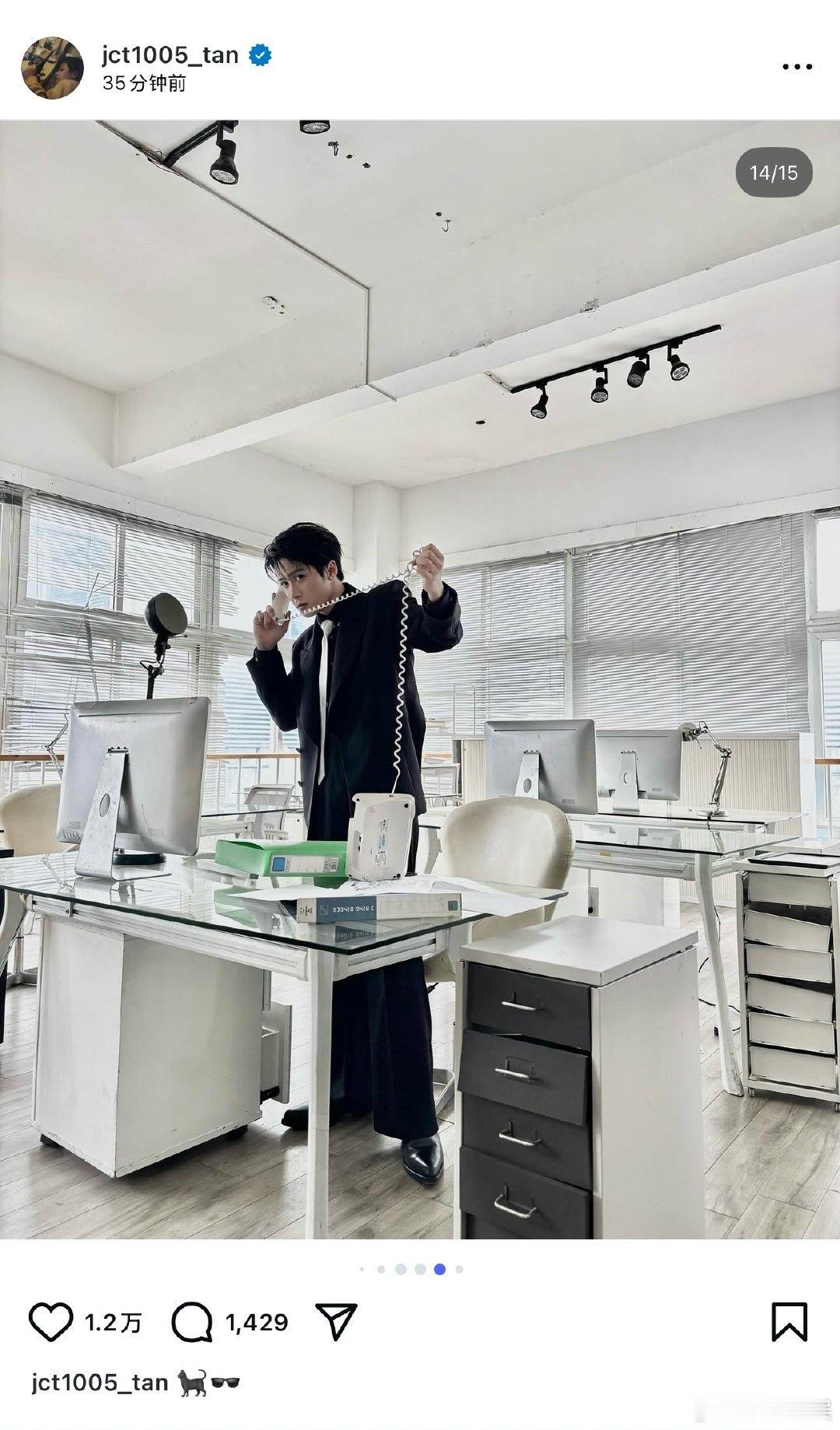 檀健次芭莎之夜随拍檀健次ins大放送檀健次芭莎之夜出图，哇塞帅啊，[哭哭][苦涩